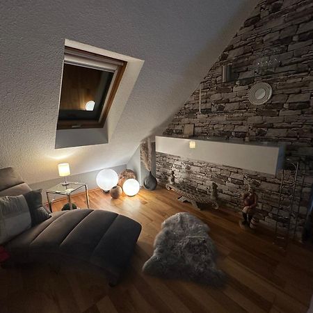 Zentrale Maisonette Mit Buero & Parkplatz Griesheim  Dış mekan fotoğraf
