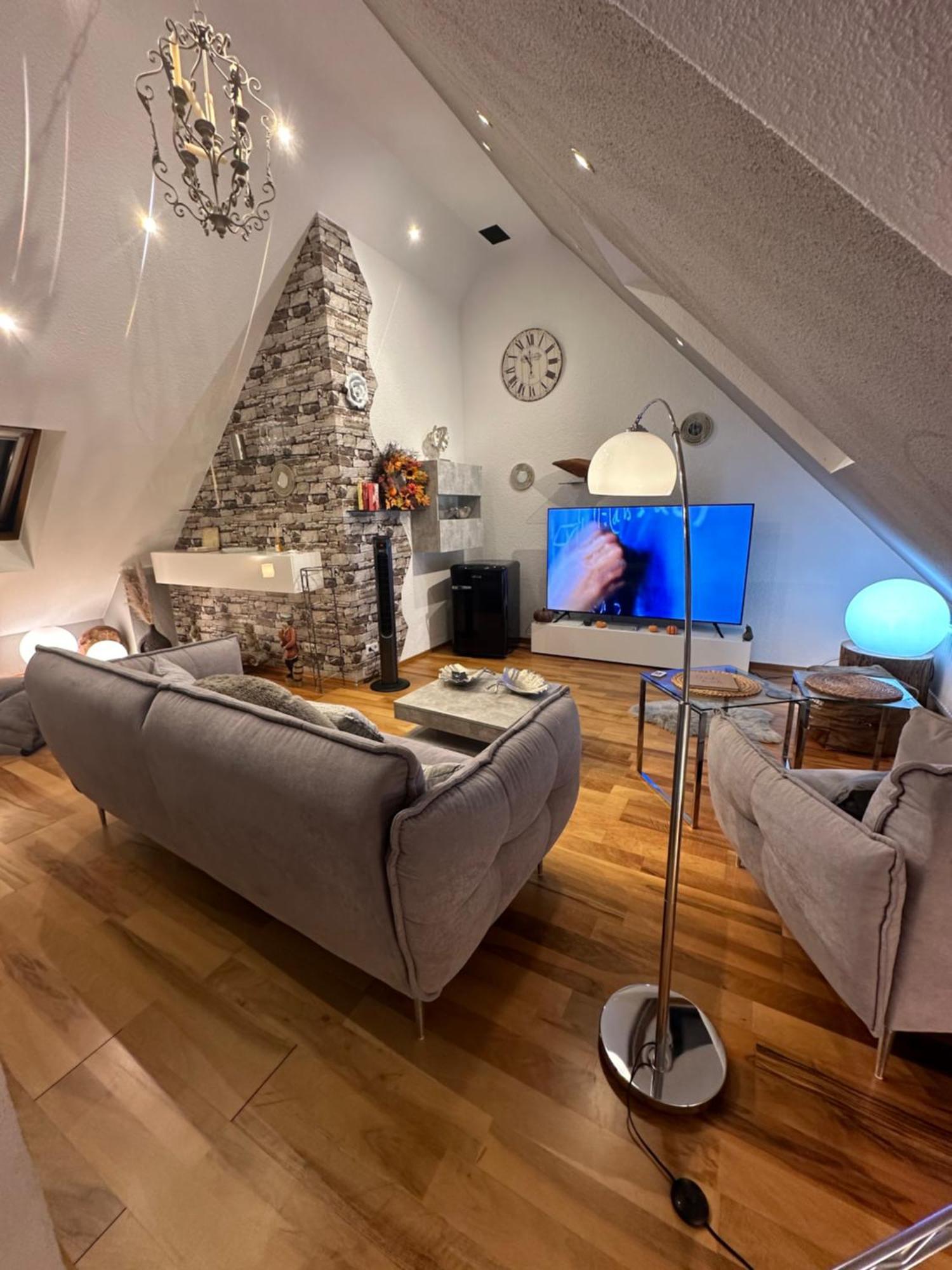 Zentrale Maisonette Mit Buero & Parkplatz Griesheim  Dış mekan fotoğraf