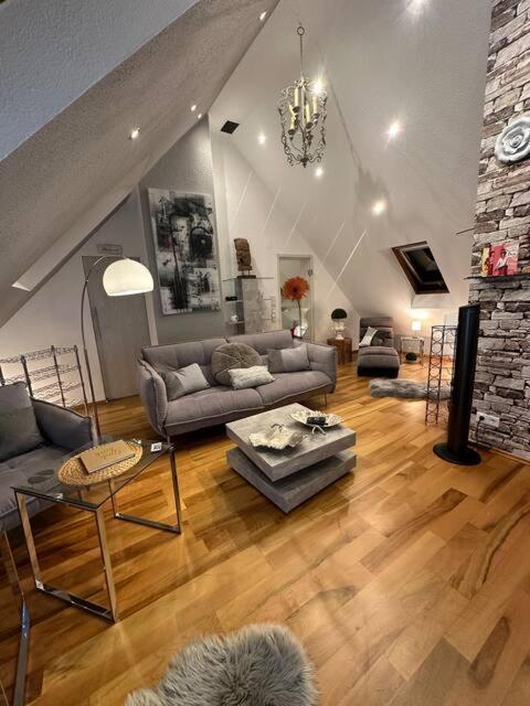 Zentrale Maisonette Mit Buero & Parkplatz Griesheim  Dış mekan fotoğraf