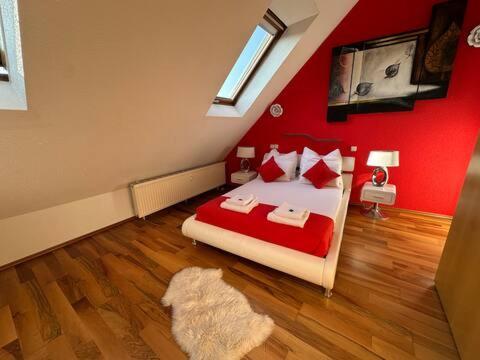 Zentrale Maisonette Mit Buero & Parkplatz Griesheim  Dış mekan fotoğraf