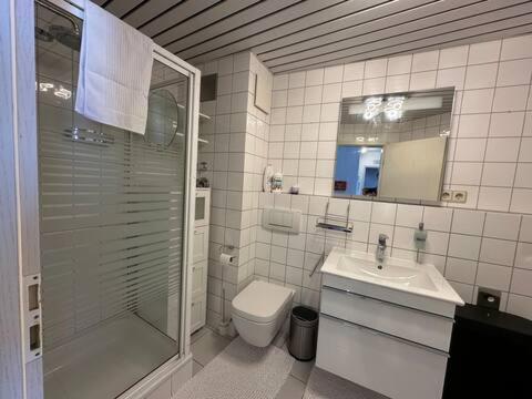 Zentrale Maisonette Mit Buero & Parkplatz Griesheim  Dış mekan fotoğraf